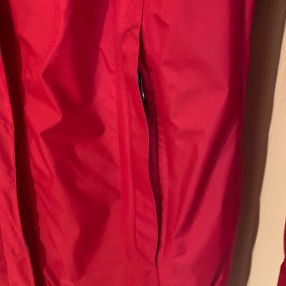 LL Bean Red Long Hooded Rain Coat sz M - Picture 2 of 8